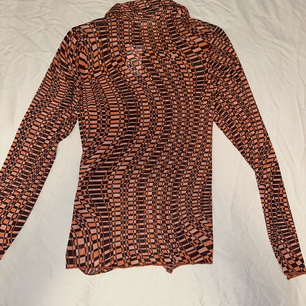 Mesh button up top - Picture 3 of 4